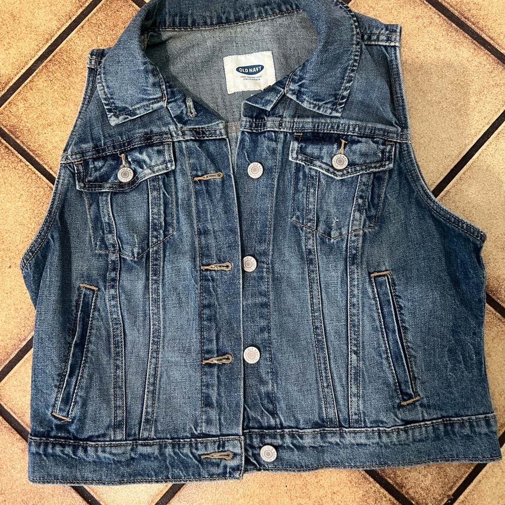 Old Navy Women’s Classic Blue Denim cropped Vest - Picture 2 of 6